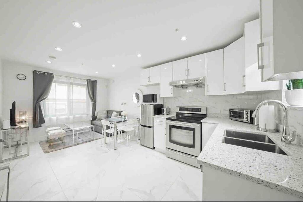 Entire New Cozy And Modern 2-Storey House Vancouver Exteriér fotografie
