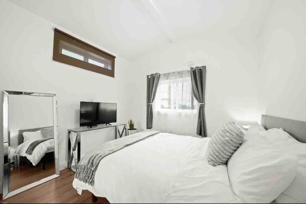 Entire New Cozy And Modern 2-Storey House Vancouver Exteriér fotografie
